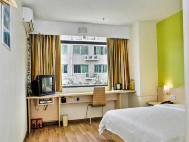 7Days Inn Guangzhou Gangding Longkou XI Road Buitenkant foto